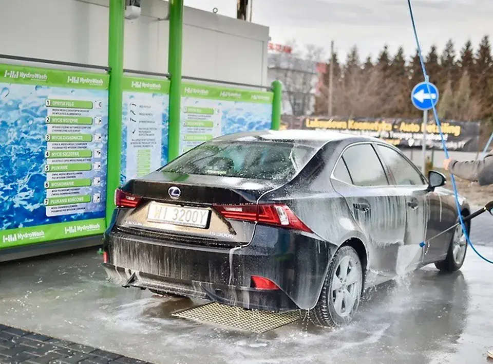 Myjnia samoobsługowa: Umyj auto jak PRO! Poradnik bez zacieków