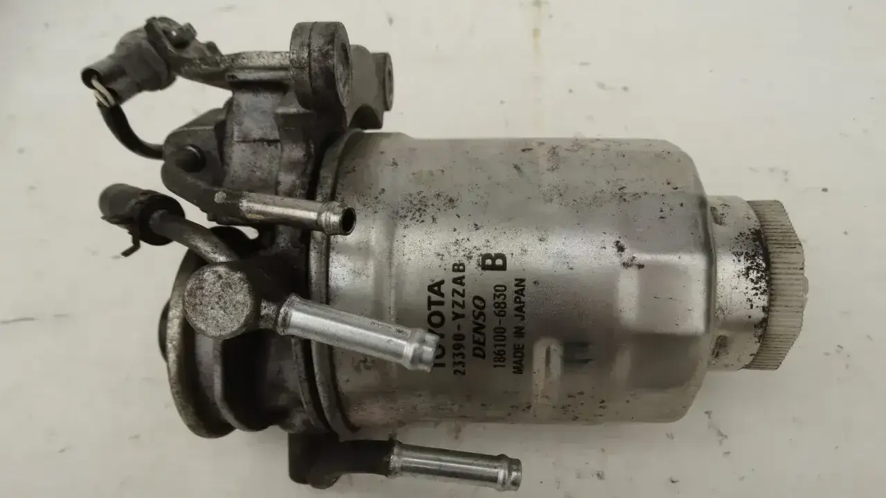 Filtr paliwa do Toyota RAV4 2.0 benzyna. Ten element jest kluczowy dla czystości paliwa.