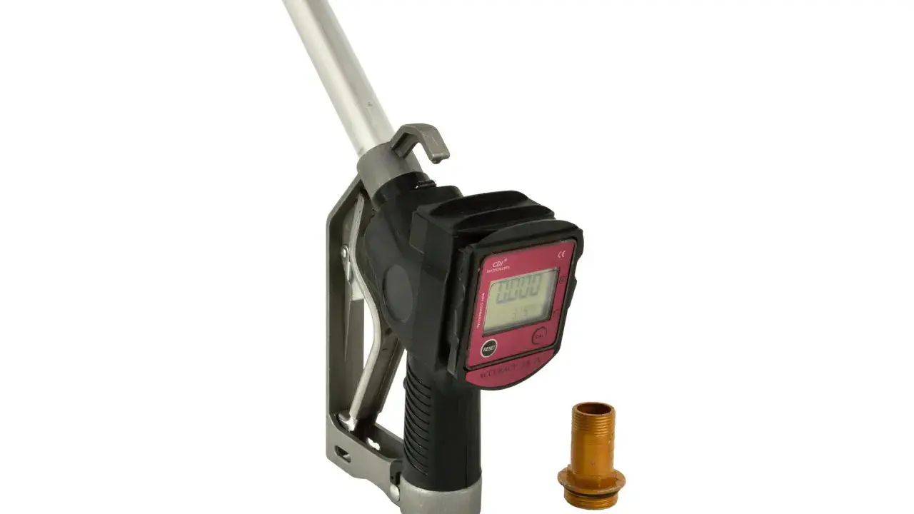 Pistolet do paliwa z cyfrowym wyświetlaczem i adapterem. Czy pistolet od diesla wejdzie do benzyny? To pytanie nurtuje wielu kierowców.
