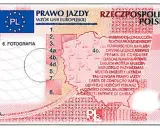 Polskie prawo jazdy z lat 80. z symbolem Unii Europejskiej i napisem "Rzeczpospolita Polska". Wzór unijny.