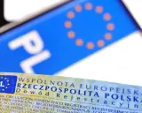Dowód rejestracyjny z napisem "RZECZPOSPOLITA POLSKA" i symbolem UE. Cepik zatrzymany dowód rejestracyjny.