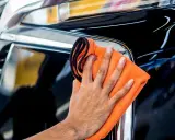 Ile trwa woskowanie auta? Realny czas i sekrety detailera