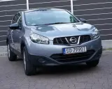 Szary Nissan Qashqai 1.6 benzyna, idealny do miasta. Sprawdź jego spalanie!