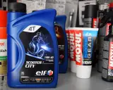 Olej Elf Scooter City 10W-40 do silników skuterów 4T. Idealny do maxi skuterów, zapewnia ochronę i wydajność.