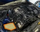 Silnik BMW z nowym filtrem powietrza. Czy części do BMW są drogie? Zależy od części, ale ten filtr to niewielki wydatek.