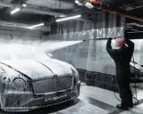 Jak myć auto aktywną pianą na myjni? Perfekcyjny efekt bez rys