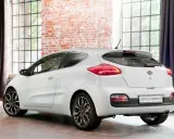 Biała Kia Pro_Ceed 1.6 benzyna, sportowy tył, stylowe felgi. Zastanawiasz się, ile pali?