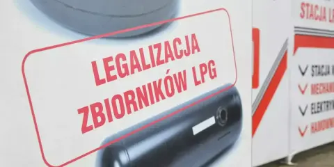 Dowiedz się, ile kosztuje legalizacja butli LPG. Reklama informuje o usługach stacji LPG, mechaniki i elektryki.