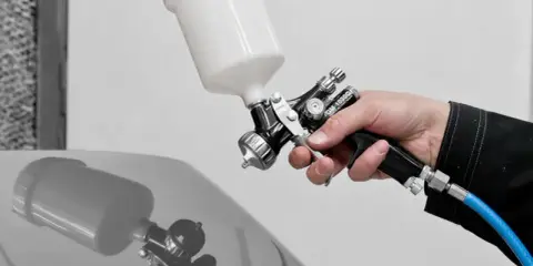 Jaki pistolet do malowania samochodu? Wybierz idealny model!