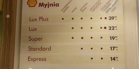 Cennik myjni Shell: Lux Plus 39,90 zł, Lux 22,90 zł, Super 19,90 zł, Standard 17,90 zł, Express 14,90 zł.
