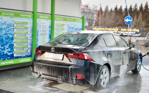 Myjnia samoobsługowa: Umyj auto jak PRO! Poradnik bez zacieków