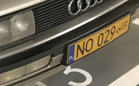 Nowe tablice rejestracyjne z numerem NO 029 na zderzaku Audi.