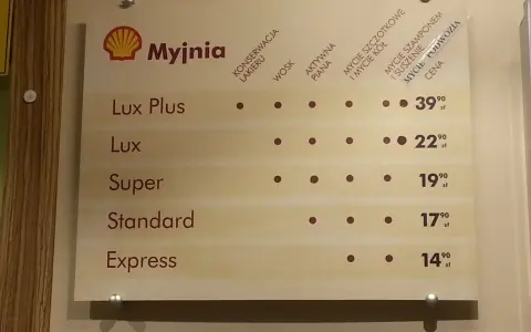 Cennik myjni Shell: Lux Plus 39,90 zł, Lux 22,90 zł, Super 19,90 zł, Standard 17,90 zł, Express 14,90 zł.