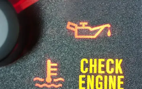 Żółta kontrolka oleju i "CHECK ENGINE" świecą się na desce rozdzielczej. Czas sprawdzić poziom oleju i silnik.