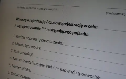 Formularz rejestracyjny pojazdu. Wniosek o rejestrację lub wyrejestrowanie pojazdu, w tym dane do pierwszej rejestracji w kraju.