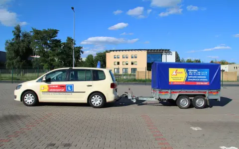 Nauka jazdy na autolawetę? Zobacz, jakie prawo jazdy na autolawetę jest potrzebne i jakie kursy oferuje szkoła jazdy Expert.