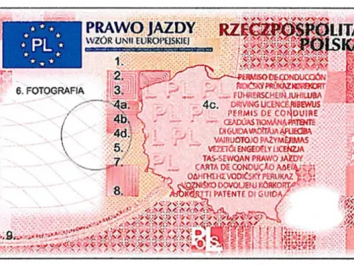Polskie prawo jazdy z lat 80. z symbolem Unii Europejskiej i napisem "Rzeczpospolita Polska". Wzór unijny.