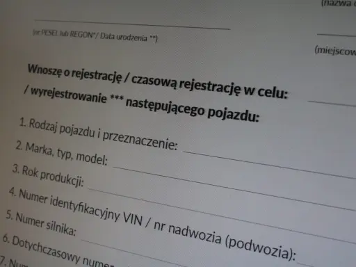 Formularz rejestracyjny pojazdu. Wniosek o rejestrację lub wyrejestrowanie pojazdu, w tym dane do pierwszej rejestracji w kraju.