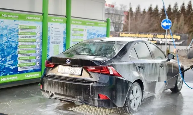 Myjnia samoobsługowa: Umyj auto jak PRO! Poradnik bez zacieków