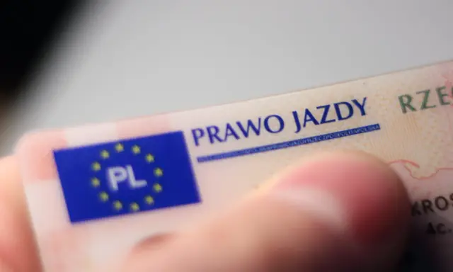 Zgubiłem orzeczenie lekarskie prawo jazdy. Widoczny fragment dokumentu z napisem "PRAWO JAZDY" i flagą UE.
