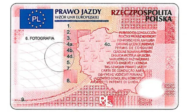 Polskie prawo jazdy z lat 80. z symbolem Unii Europejskiej i napisem "Rzeczpospolita Polska". Wzór unijny.