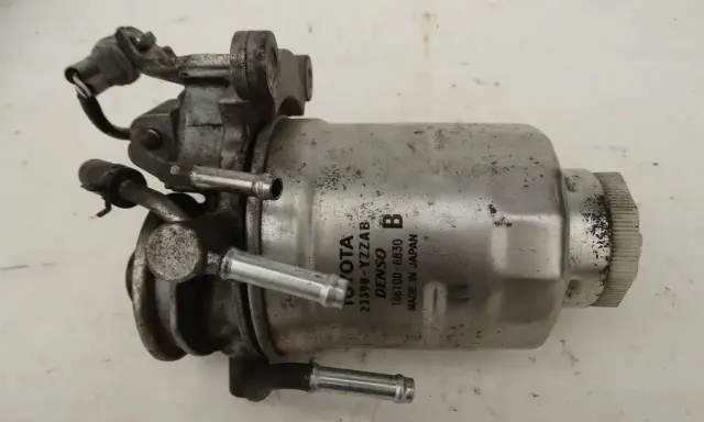 Filtr paliwa do Toyota RAV4 2.0 benzyna. Ten element jest kluczowy dla czystości paliwa.