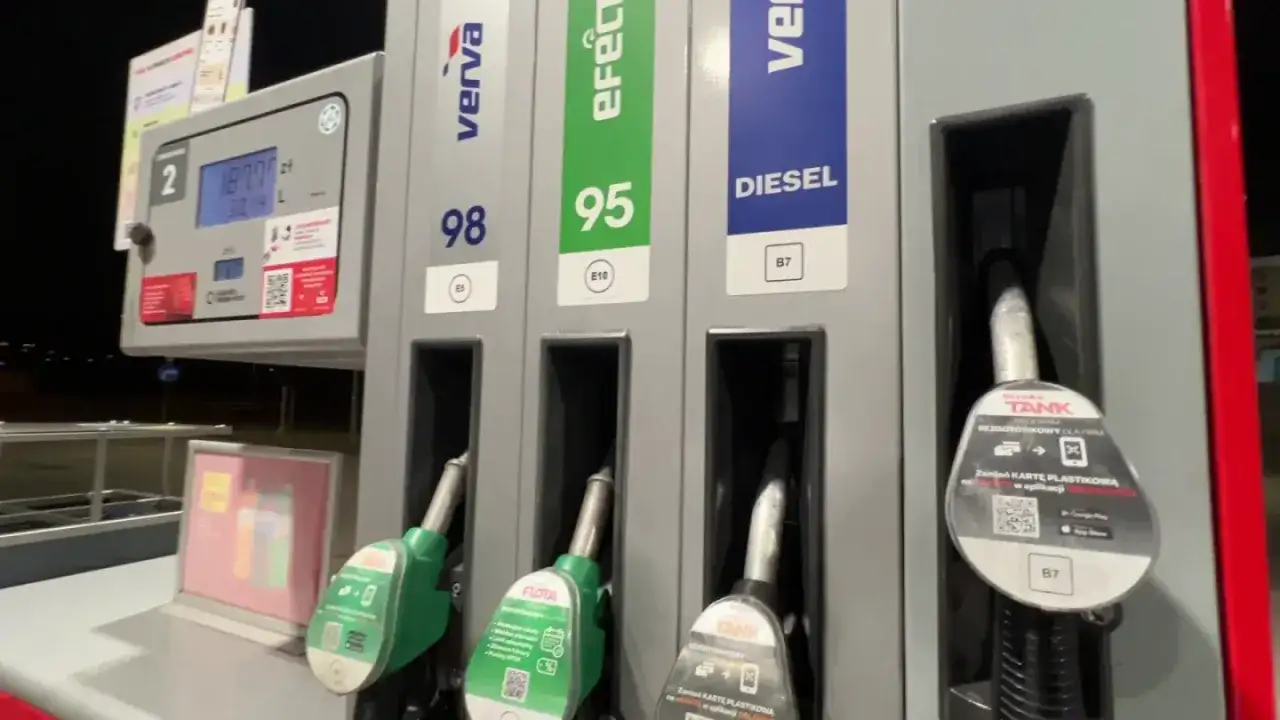 Dylemat kierowcy: czy wybrać efecta 95 benzyna czy diesel? Dostępne dystrybutory paliw na stacji.